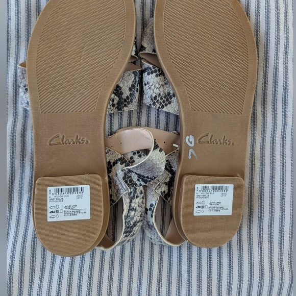 Clarks Women's Snake Print Sandals sz 7 - Picture 8 of 8